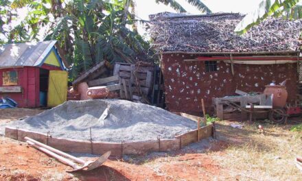 La brique de terre resurgit du passé mahorais.