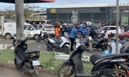 La distribution de carburant tourne au chaos à Mayotte