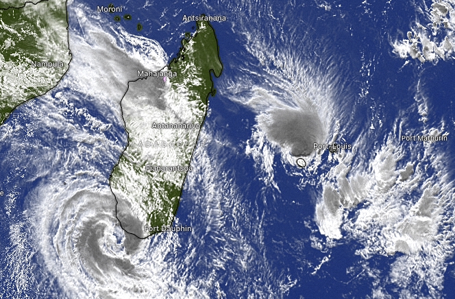Cyclones : deux poids, deux mesures à Maurice et La Réunion