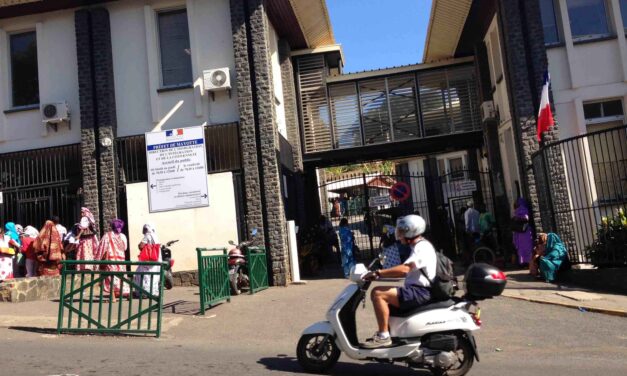Mayotte : la loi modifiant les conditions d’accès à la nationalité française validée