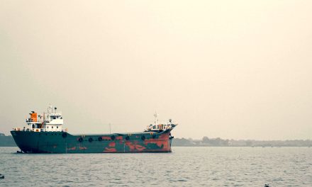 Des pavillons comoriens pour la flotte fantôme russe ?